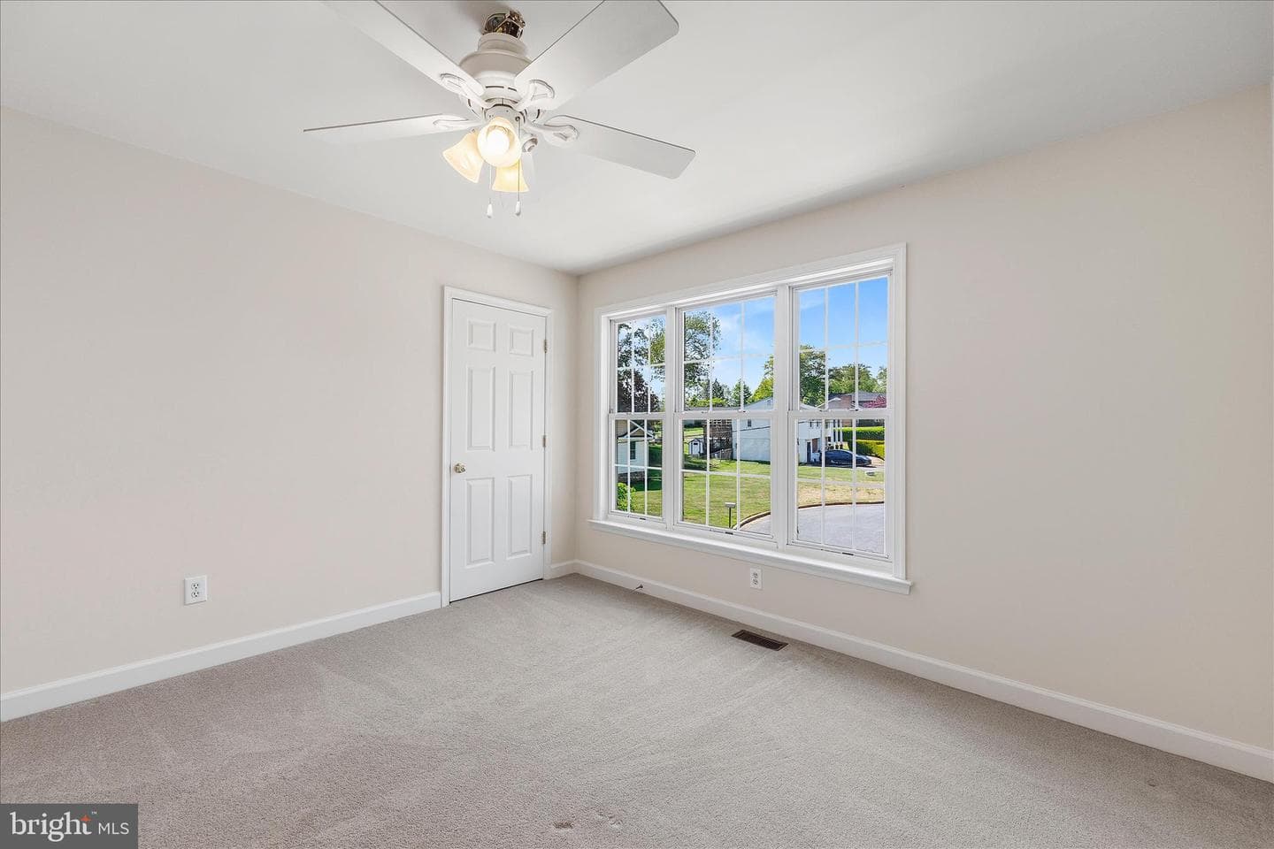 2056 Gate Drive photo 18