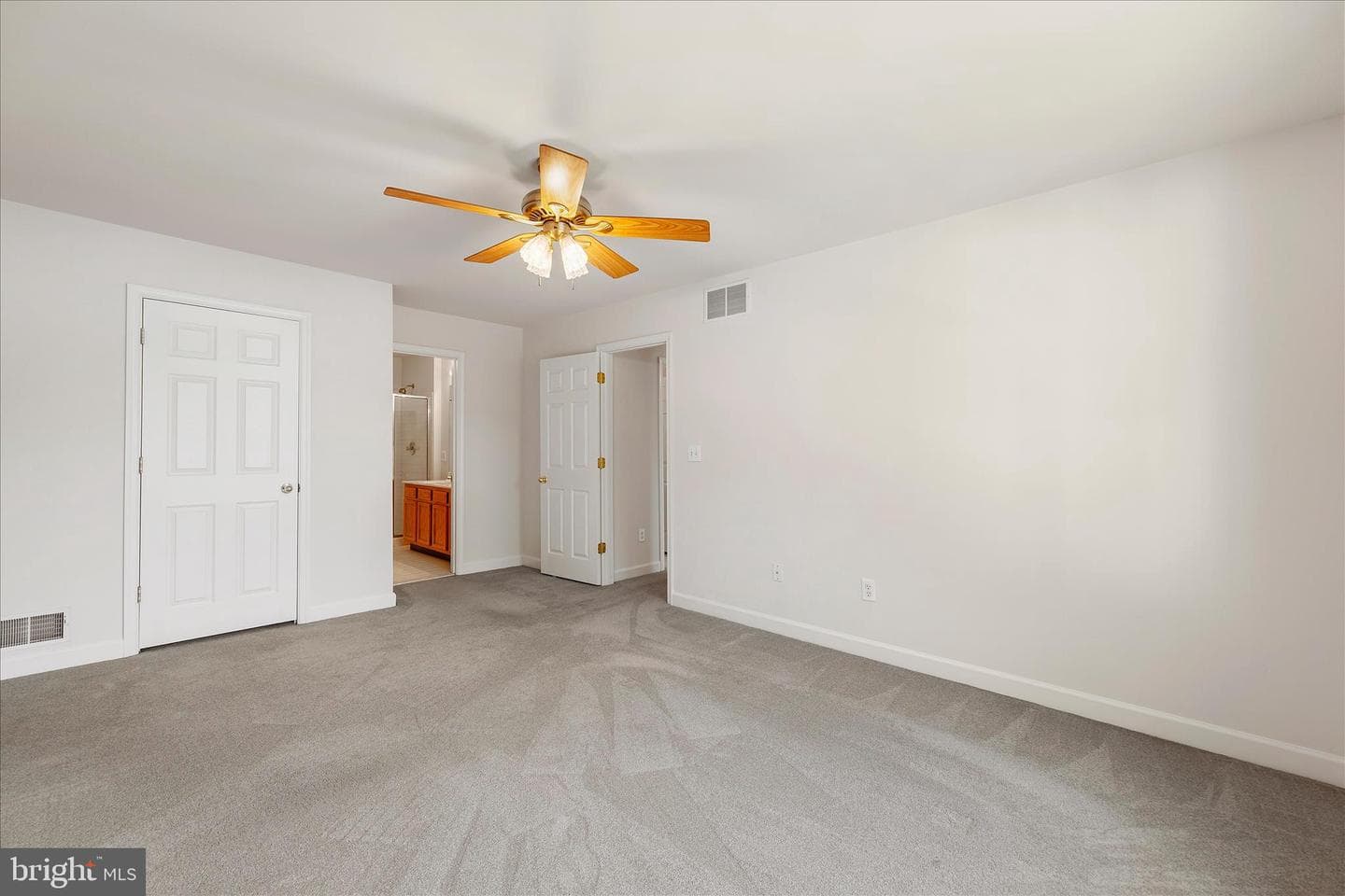2056 Gate Drive photo 22