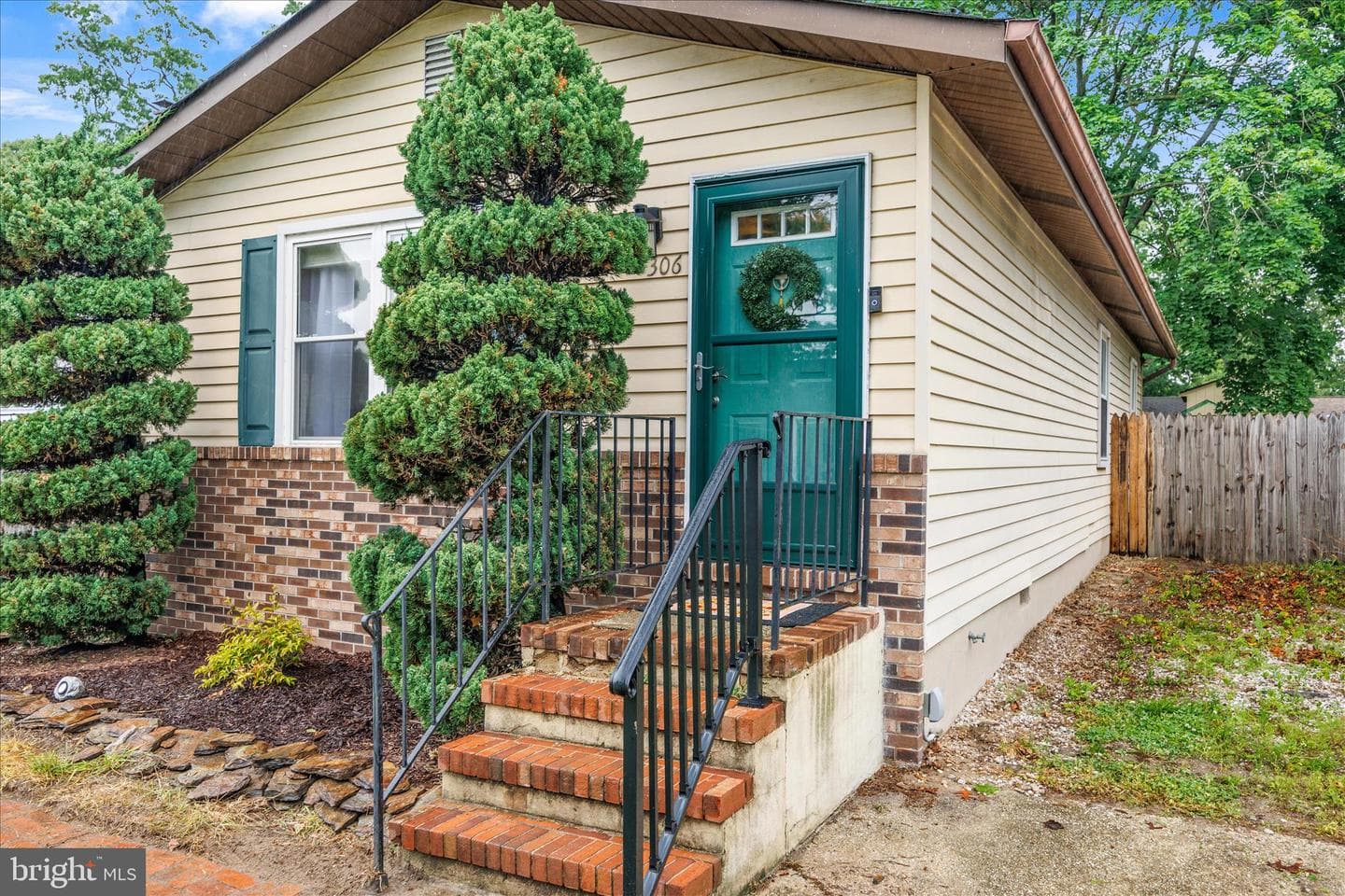 306 Lincoln Avenue photo 4