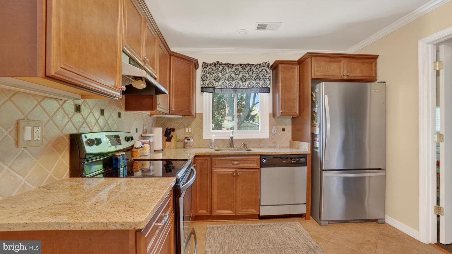 7949 Trafalgar Court photo 22