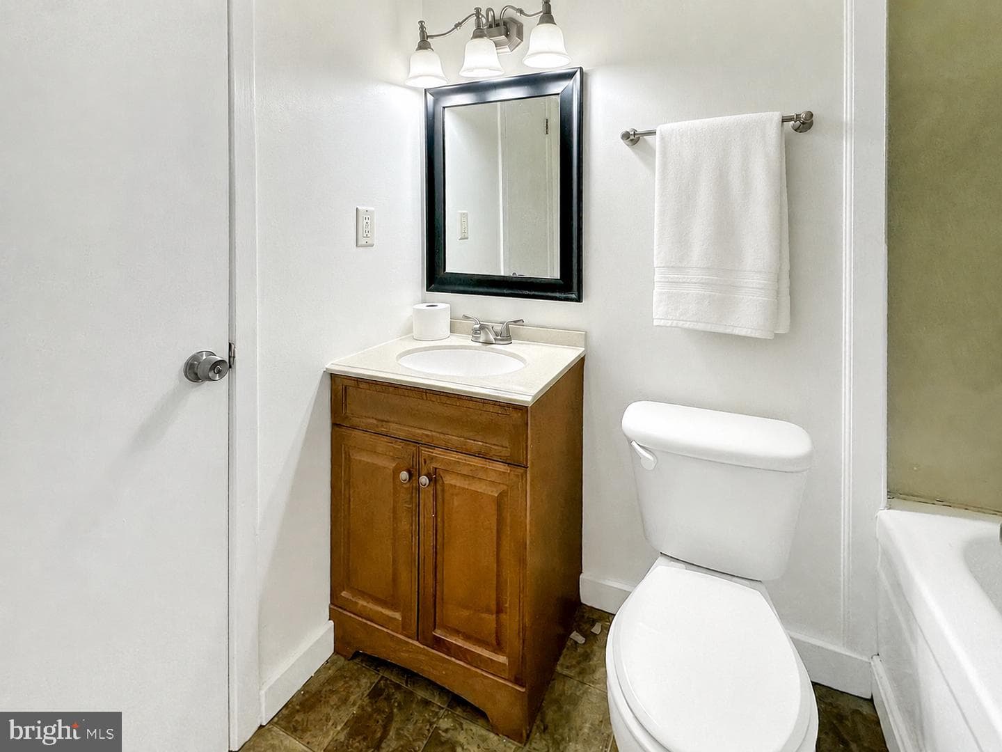 408 West Court photo 20