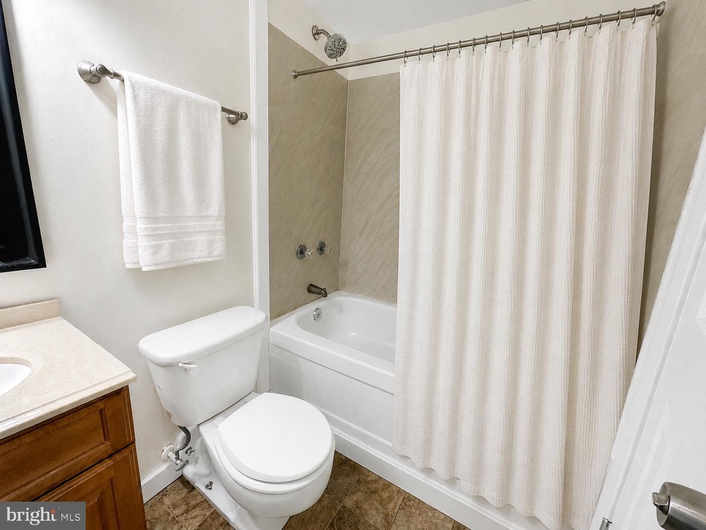 408 West Court photo 21