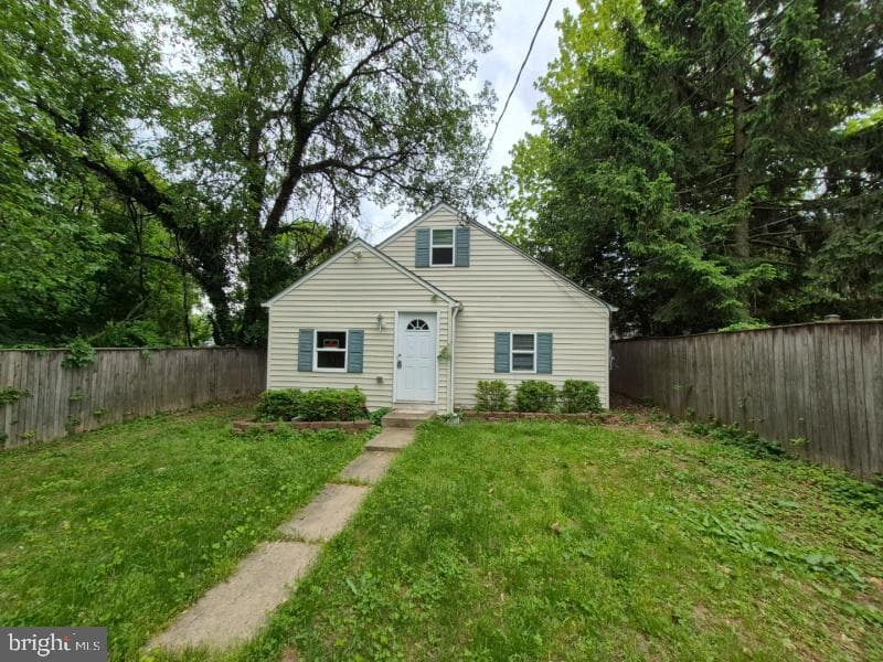 215 Sycamore Rd photo 2