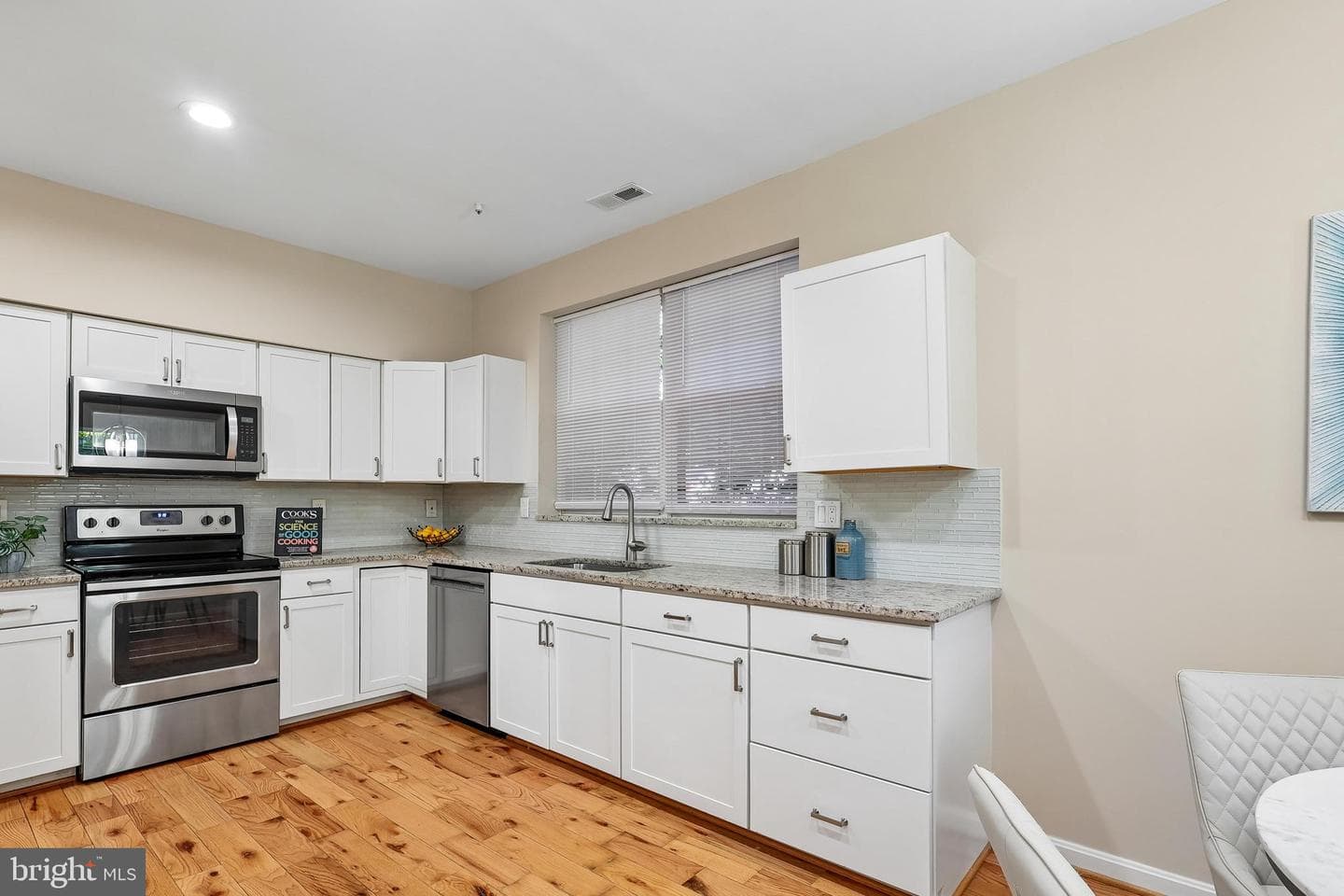1016 Murdoch Court photo 10