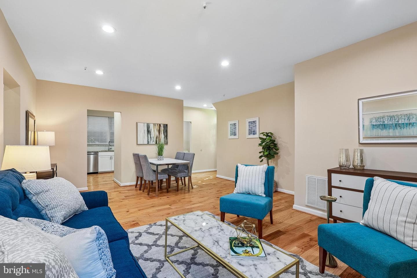 1016 Murdoch Court photo 4