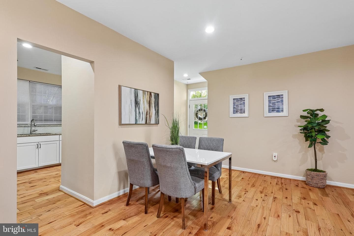 1016 Murdoch Court photo 7