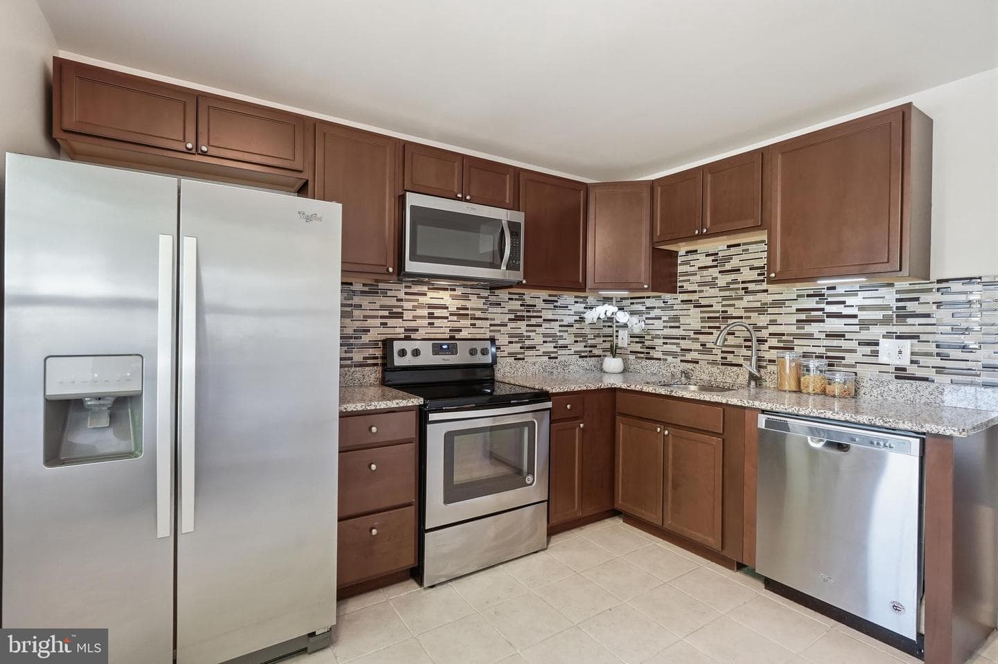 1704 W Bancroft Lane photo 2
