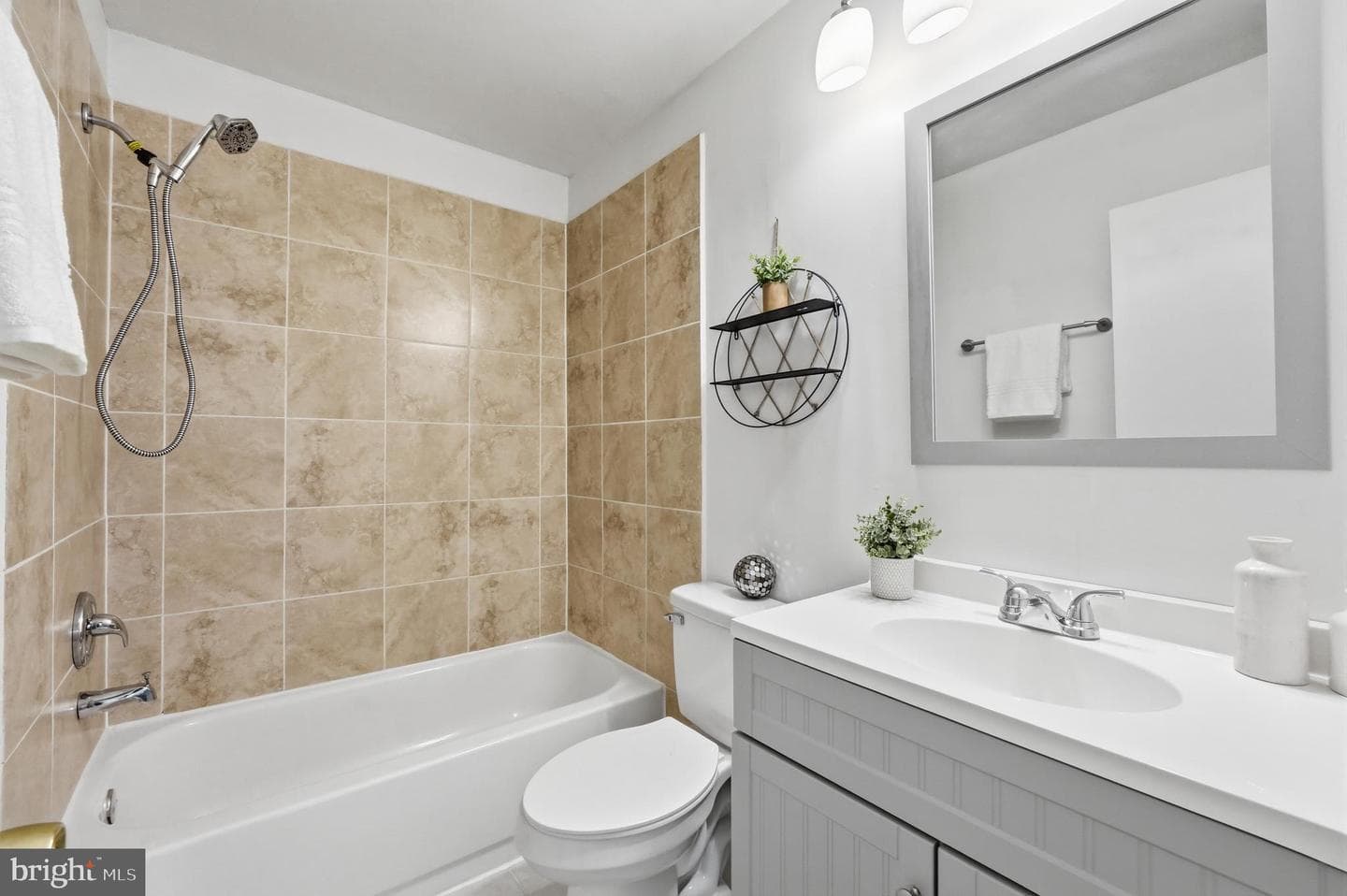 1704 W Bancroft Lane photo 25