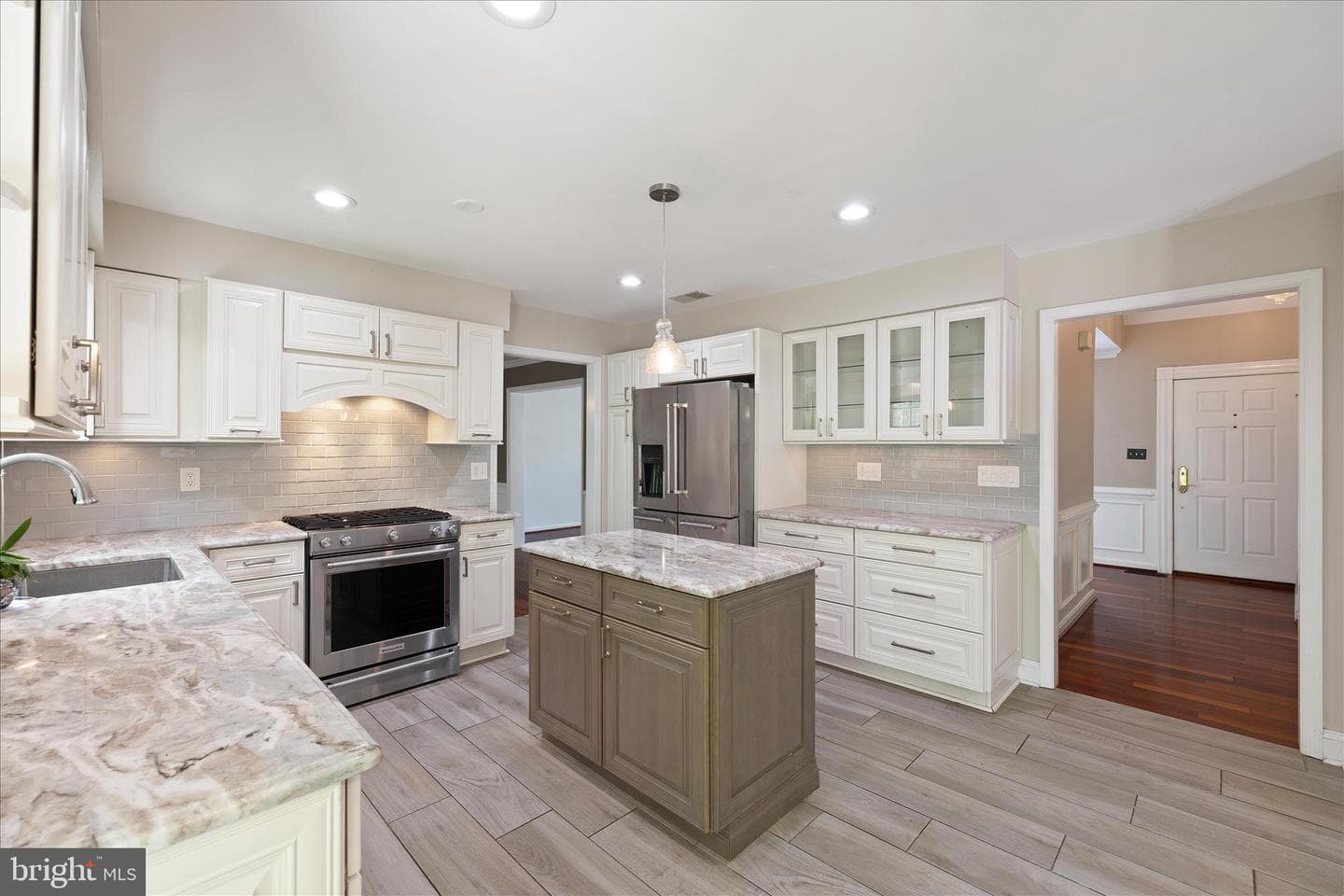 8391 Piping Rock Court photo 13