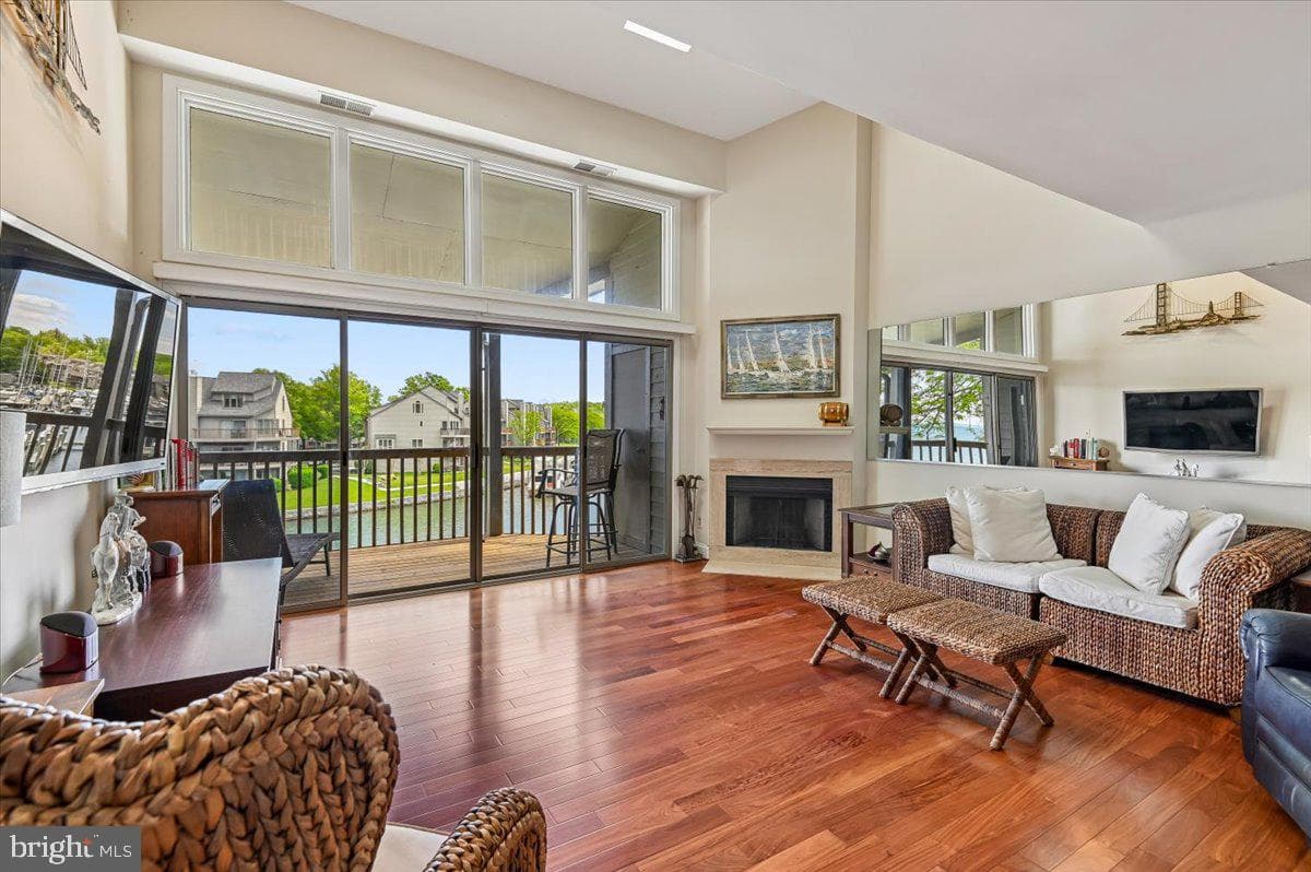 2121 Quay Village Court #202 photo 5
