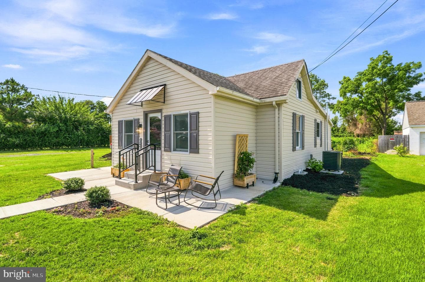 1019 Shoreland Drive photo 2