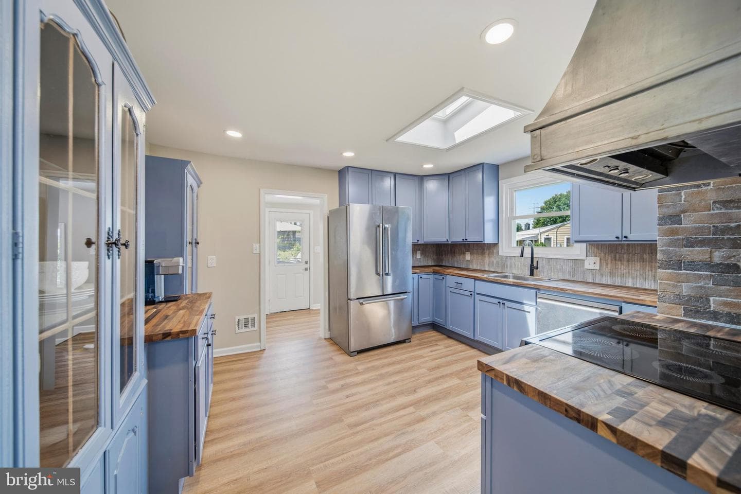 1019 Shoreland Drive photo 4
