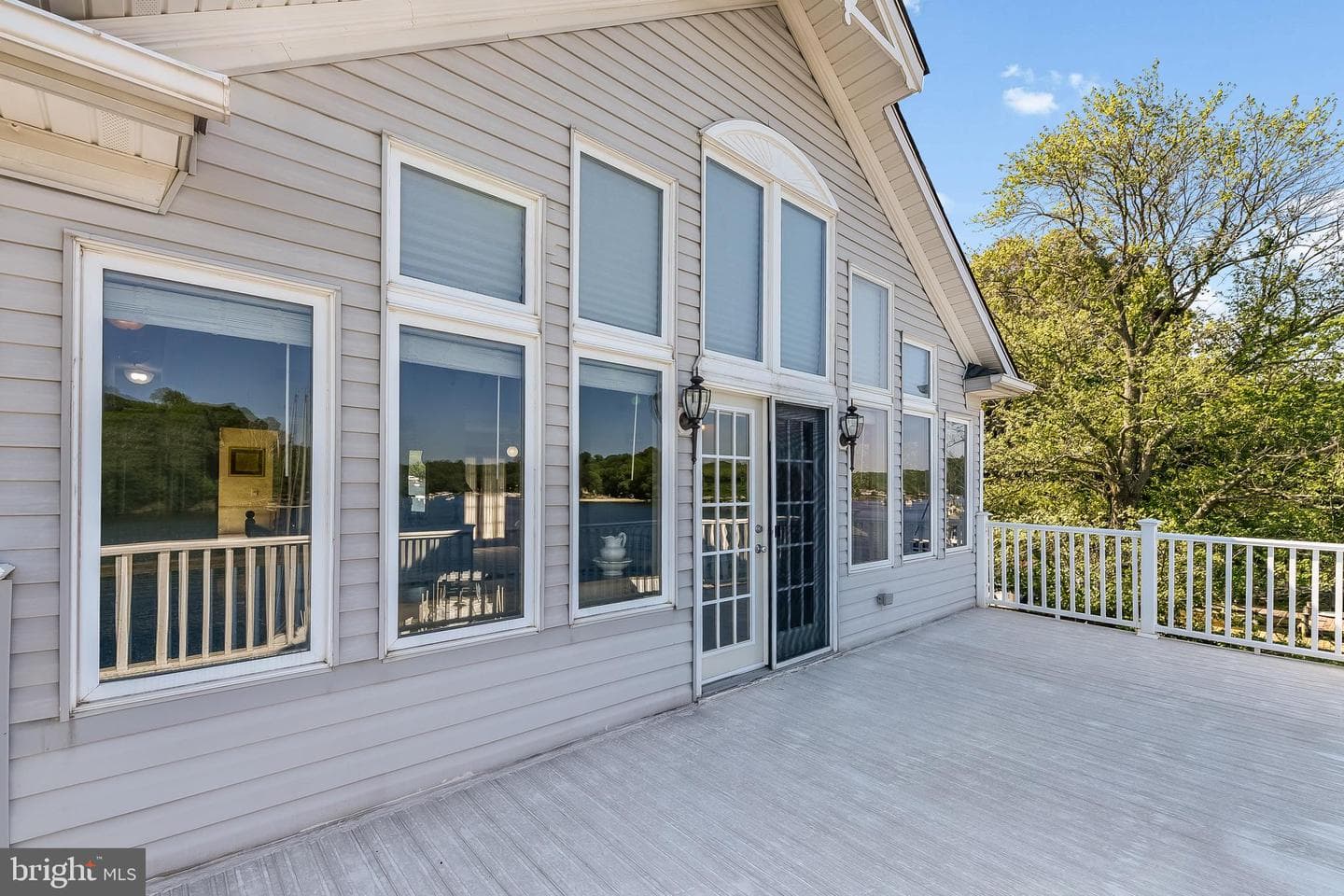 684 N Riverside Drive photo 30