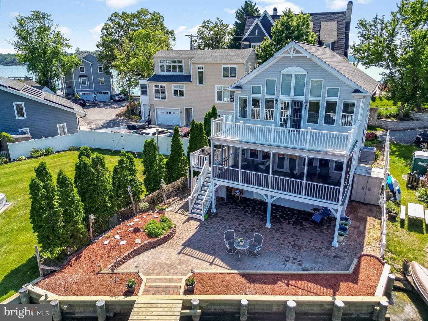 684 N Riverside Drive photo 38