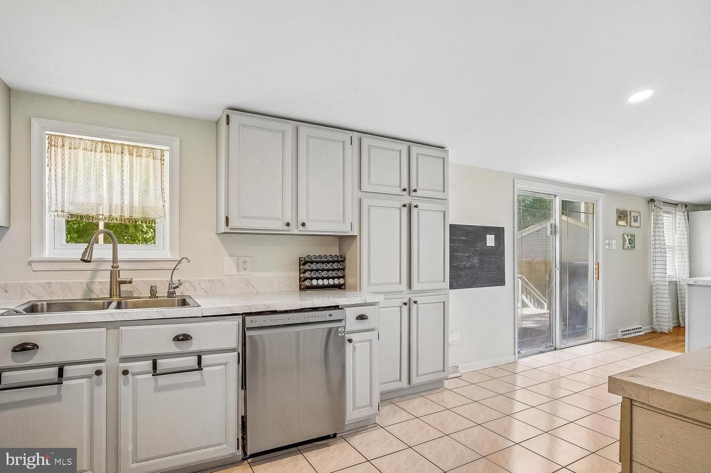 1217 Pine Avenue photo 10