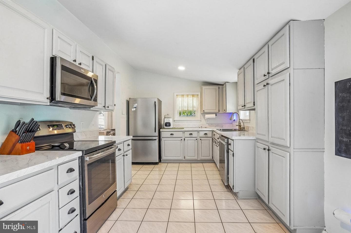 1217 Pine Avenue photo 11