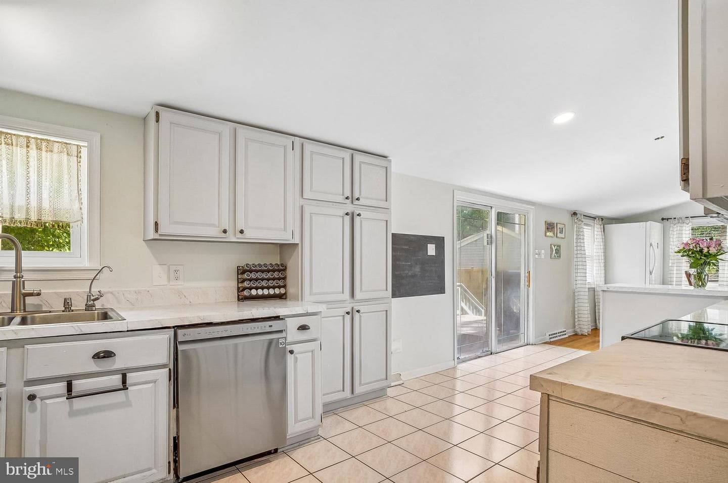 1217 Pine Avenue photo 13
