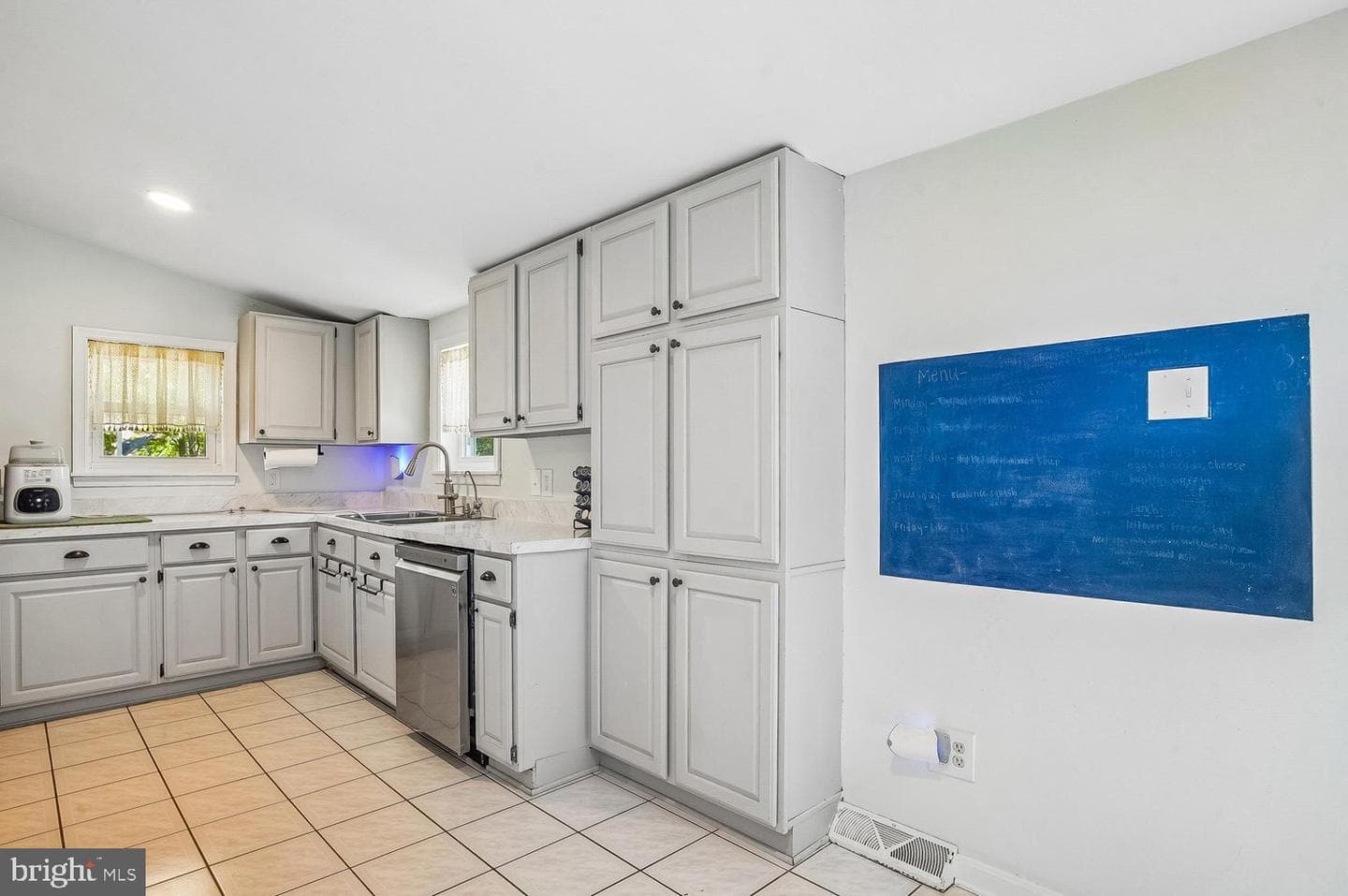 1217 Pine Avenue photo 16