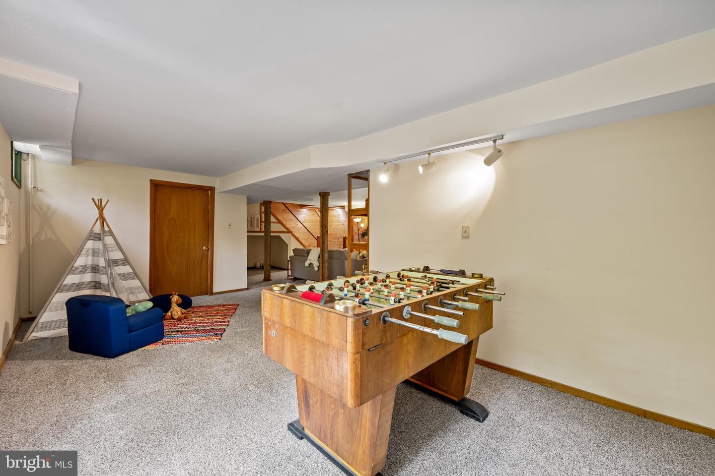 467 Yorkshire Drive photo 36