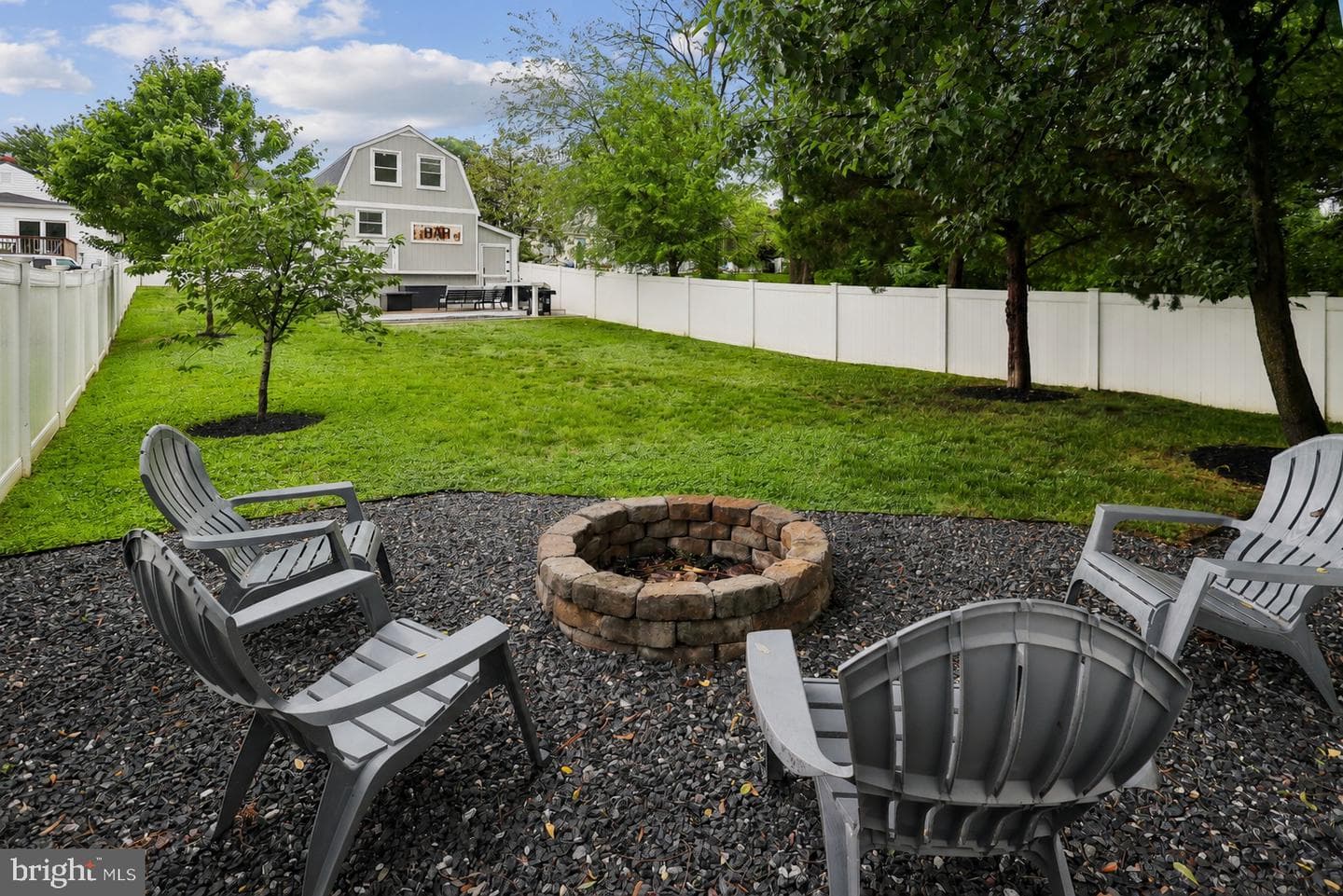 12 Linden Avenue photo 3