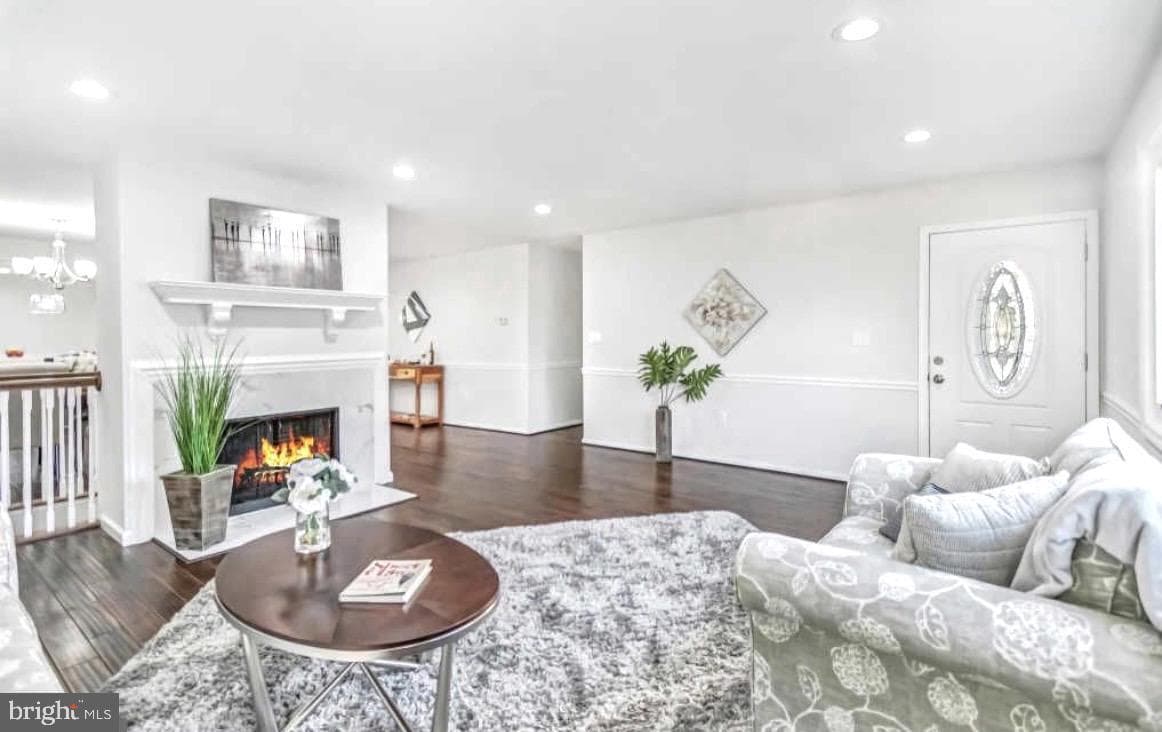 227 Easton S, Laurel