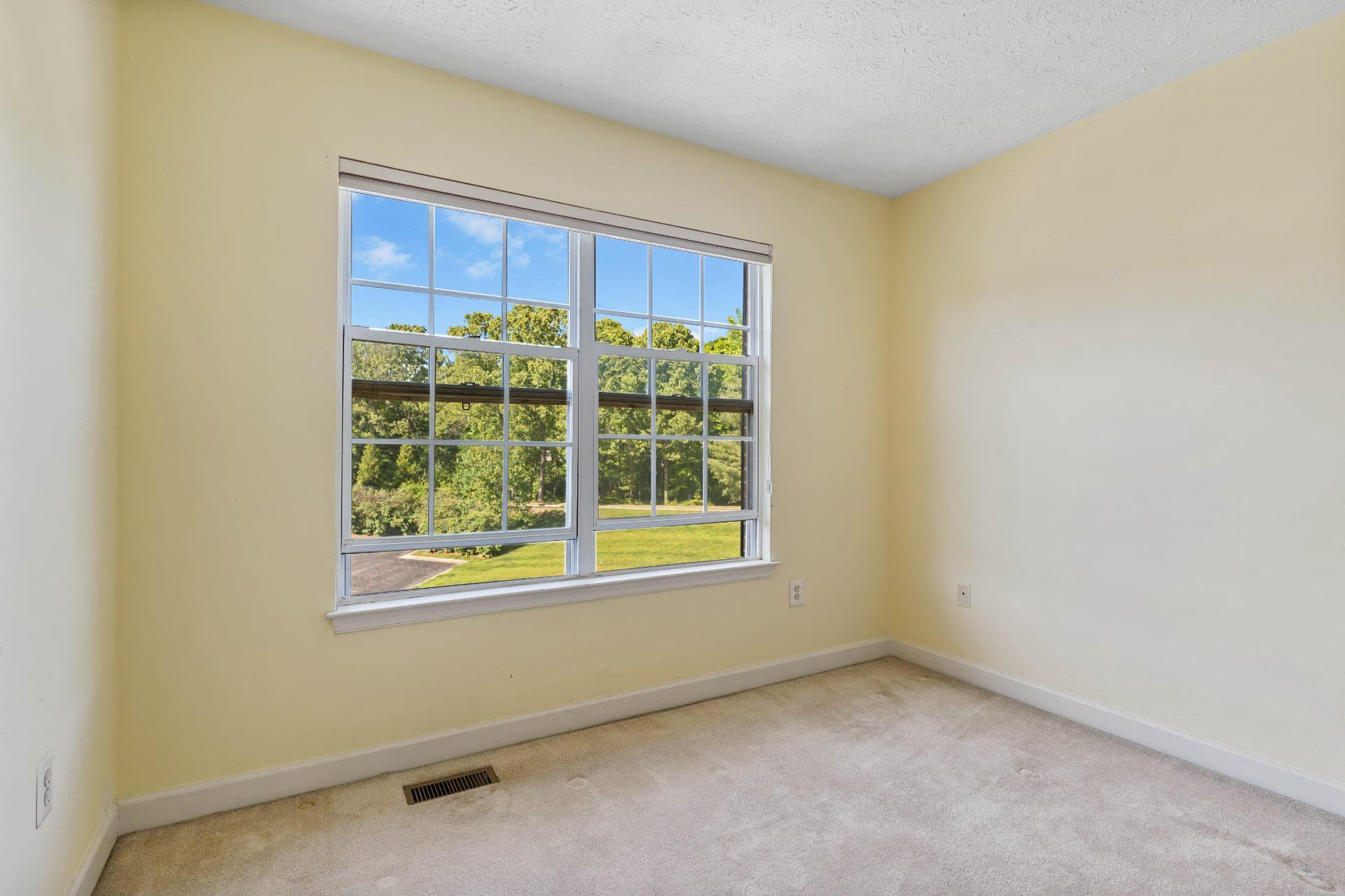 1369 Escapade Court photo 26