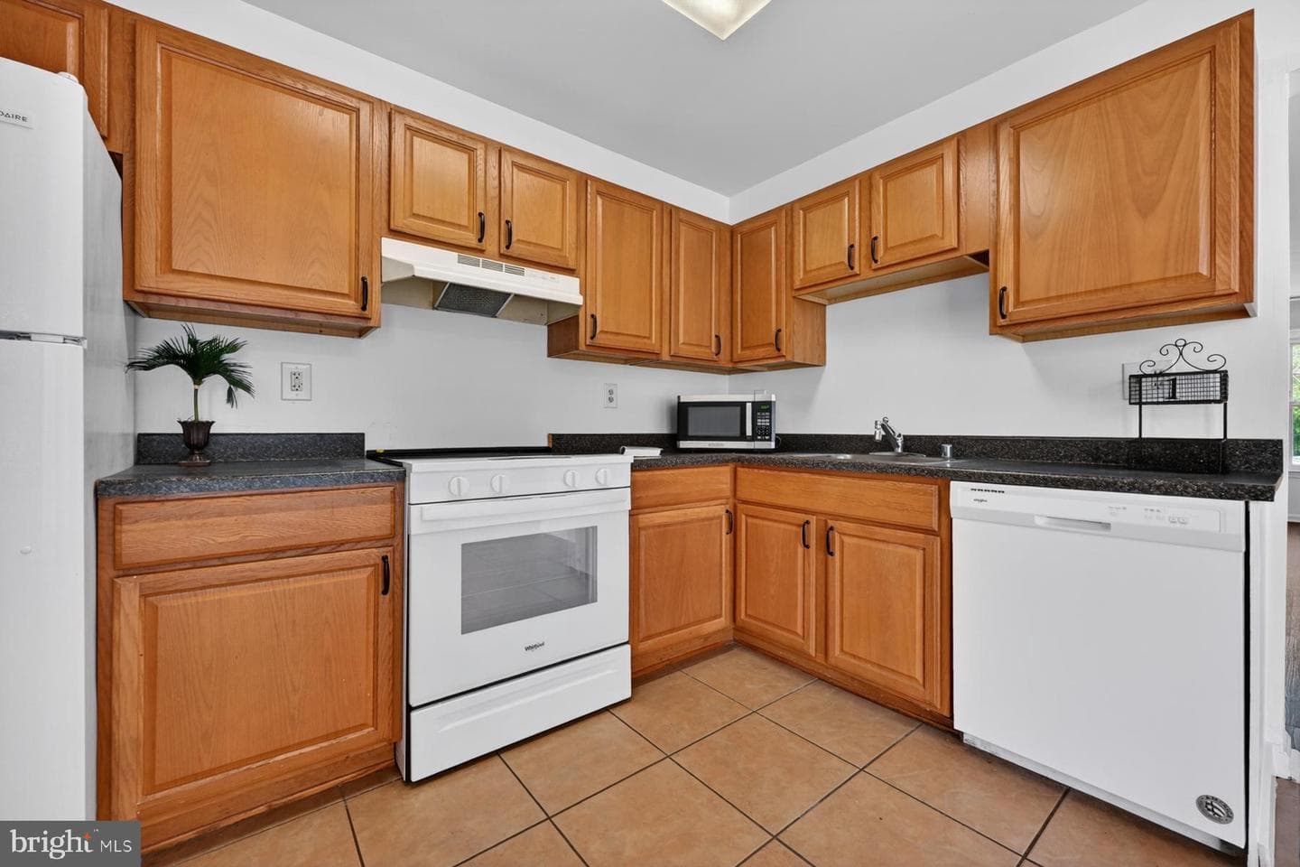 1610 E Bancroft Lane photo 4