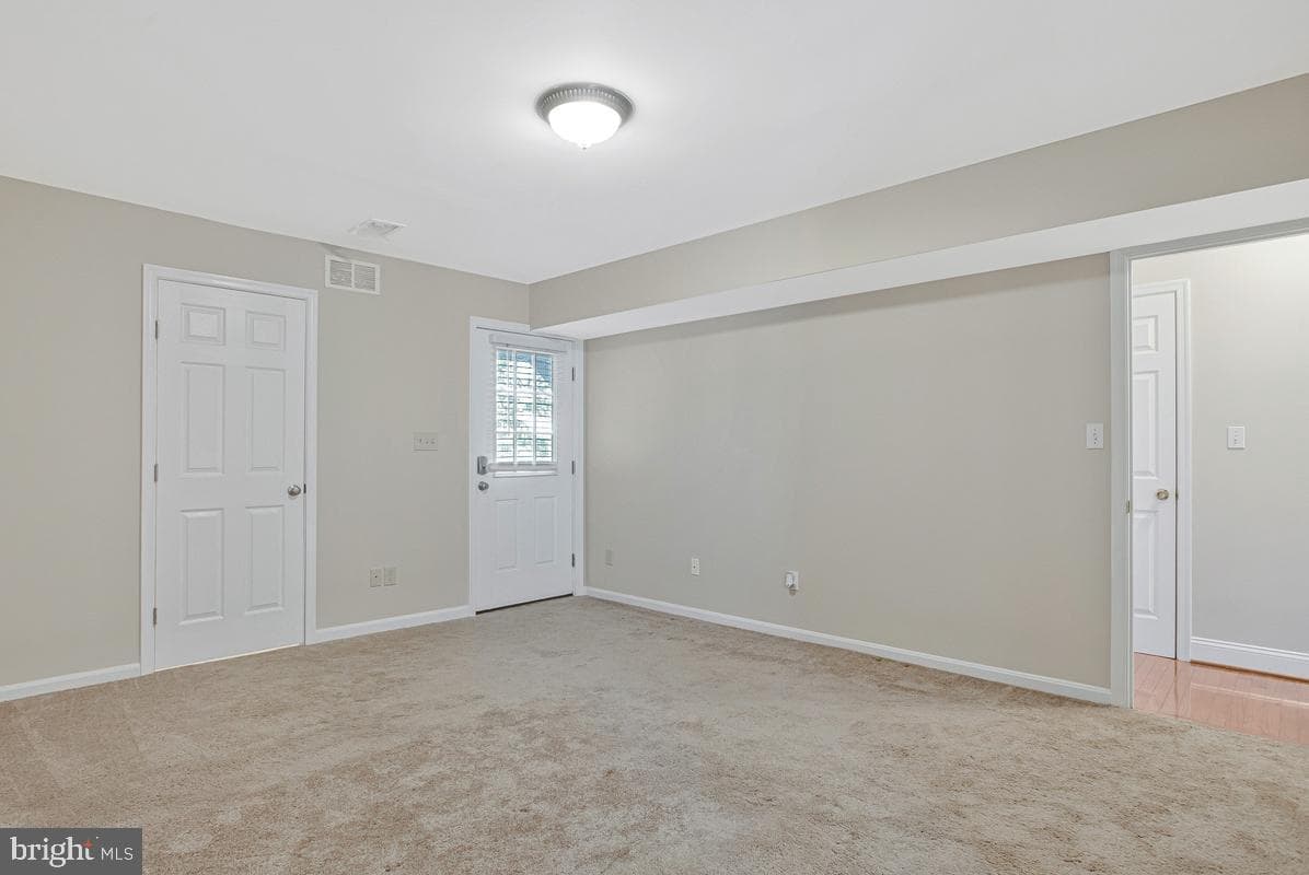 962 Main Street photo 37
