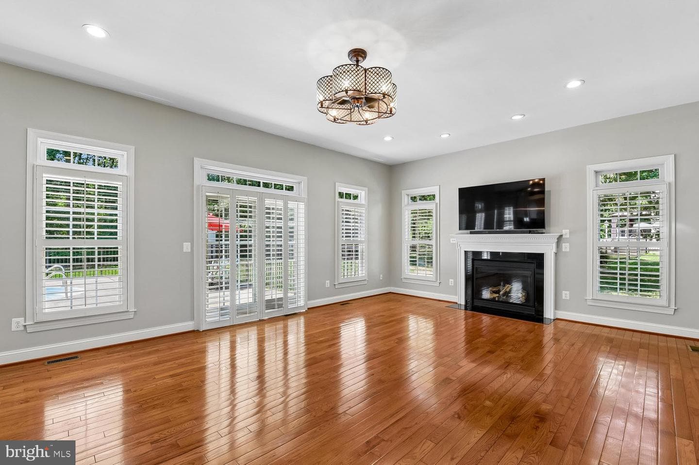 779 Olivia Way photo 9