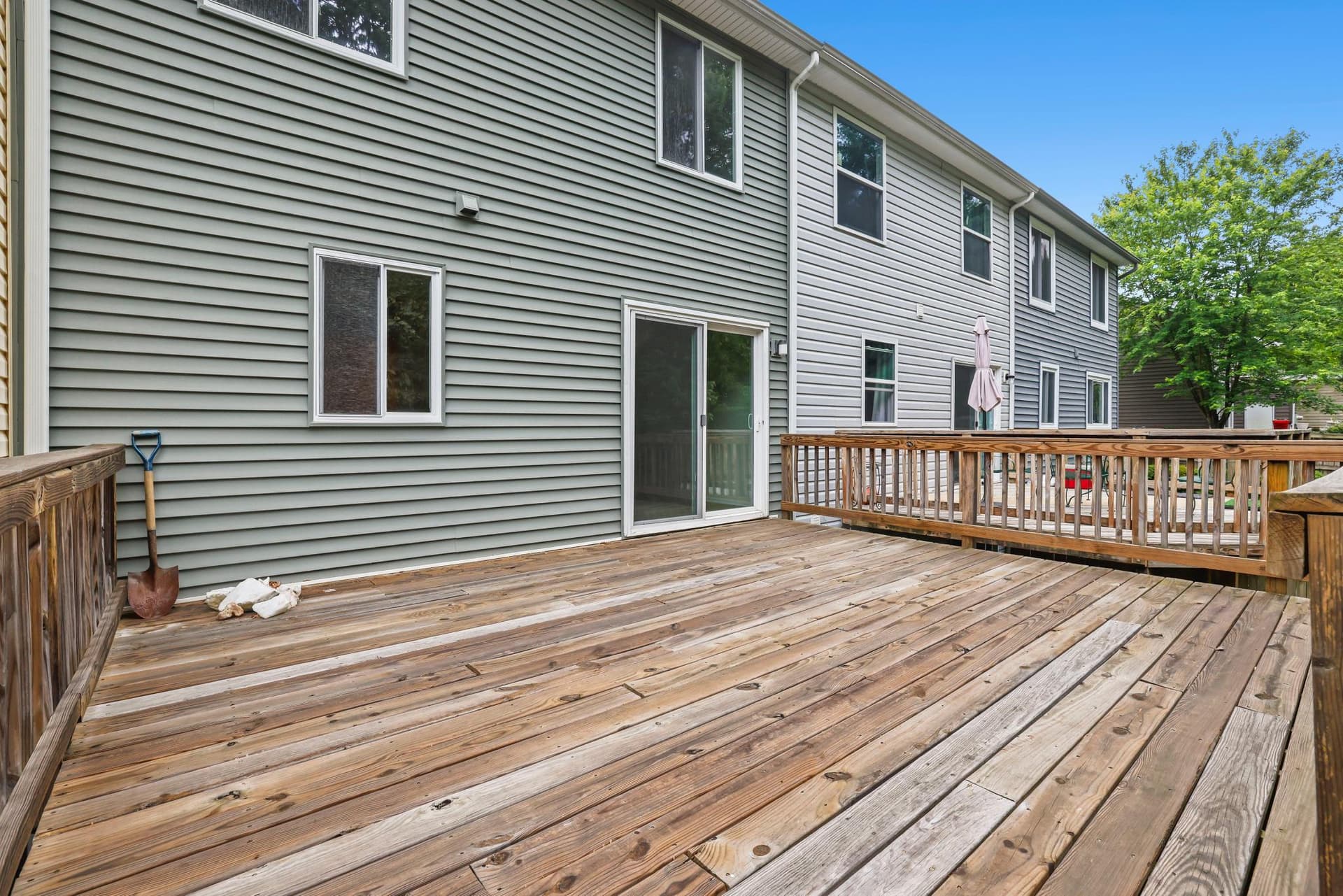 1608 Woodtree Court W photo 12