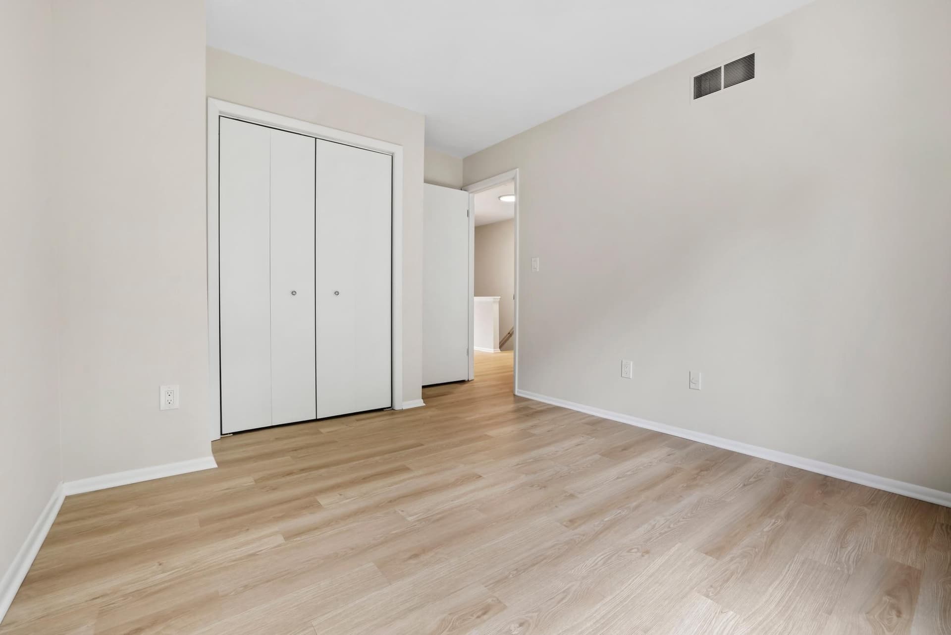 1608 Woodtree Court W photo 18