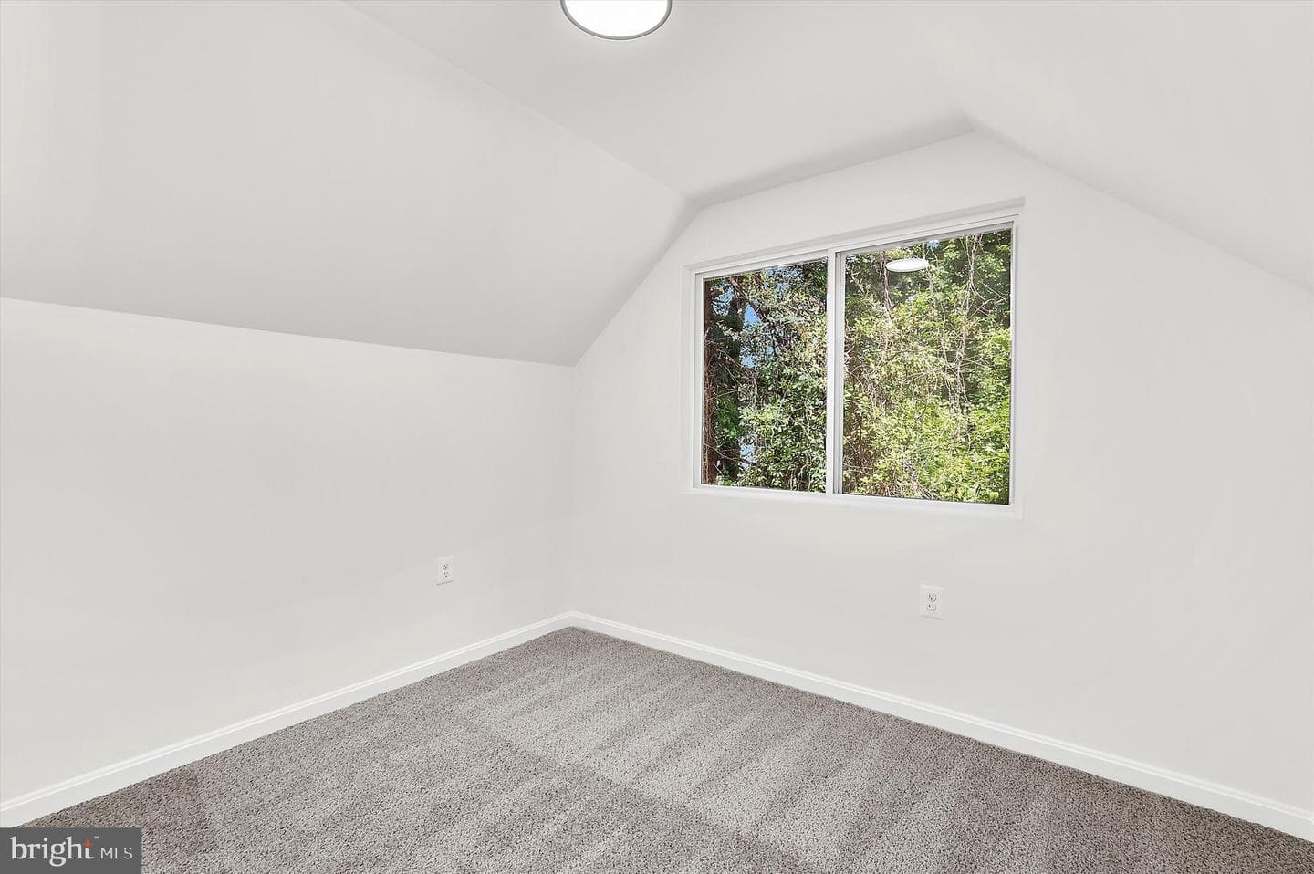 19 Vista Avenue photo 32