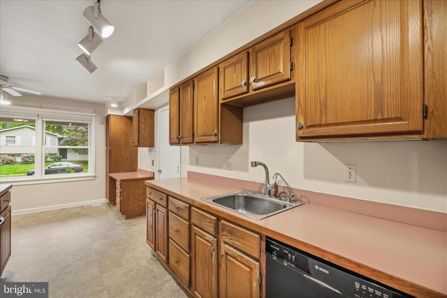 1402 Catlyn Place photo 11