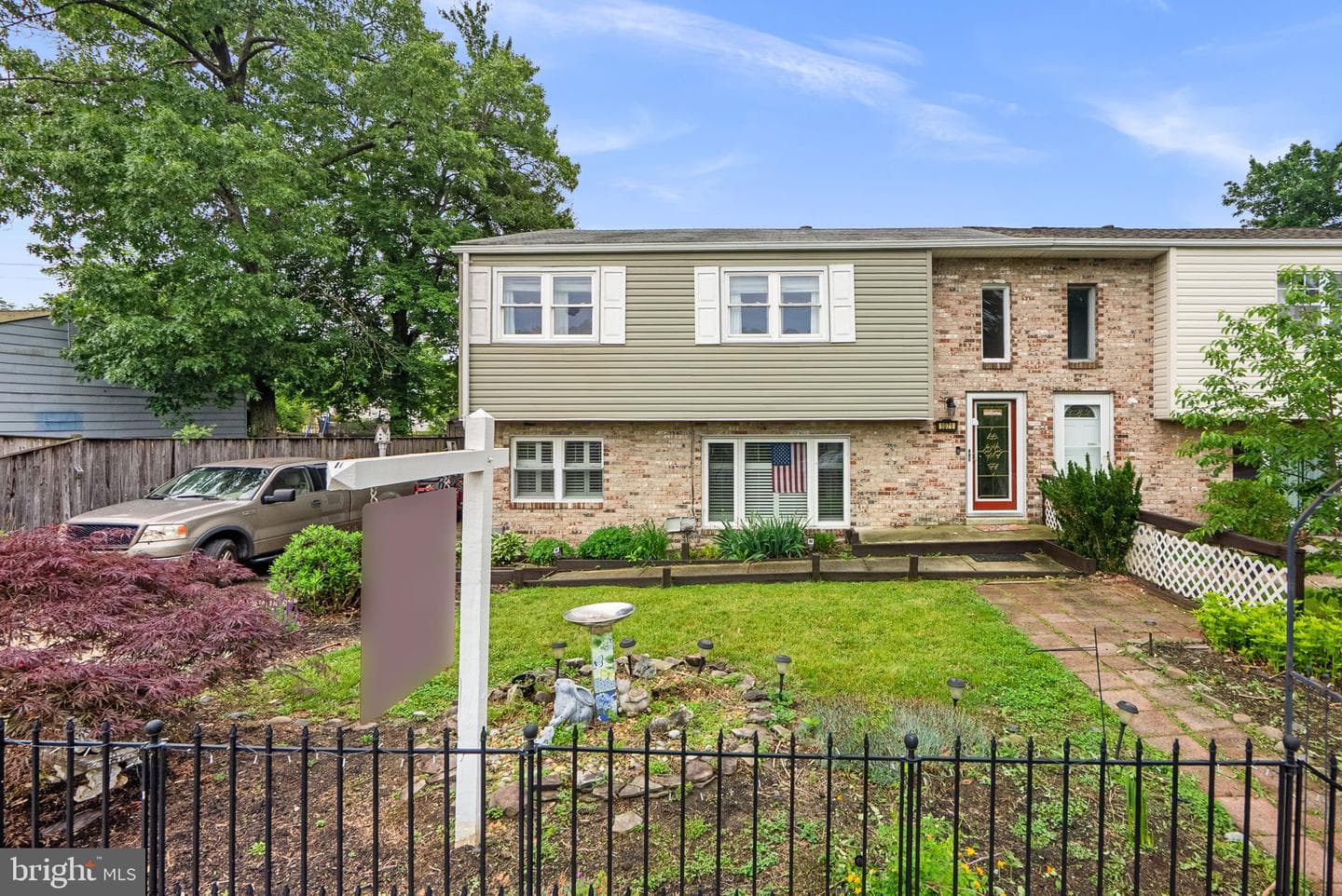 1071 Kings Road photo 2