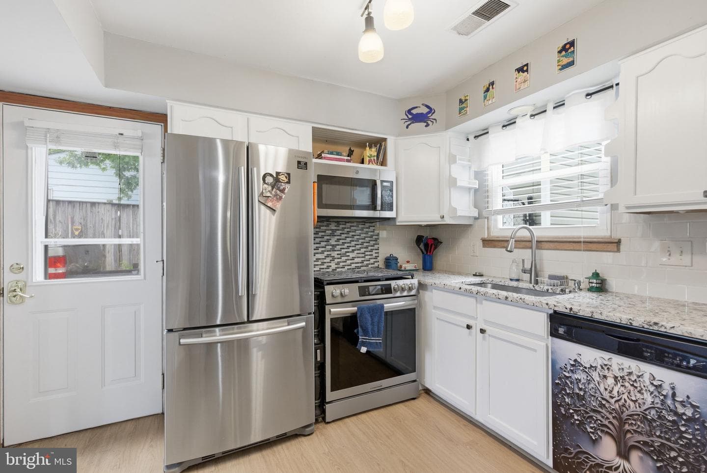 1071 Kings Road photo 6