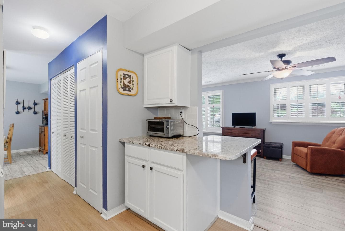 1071 Kings Road photo 8