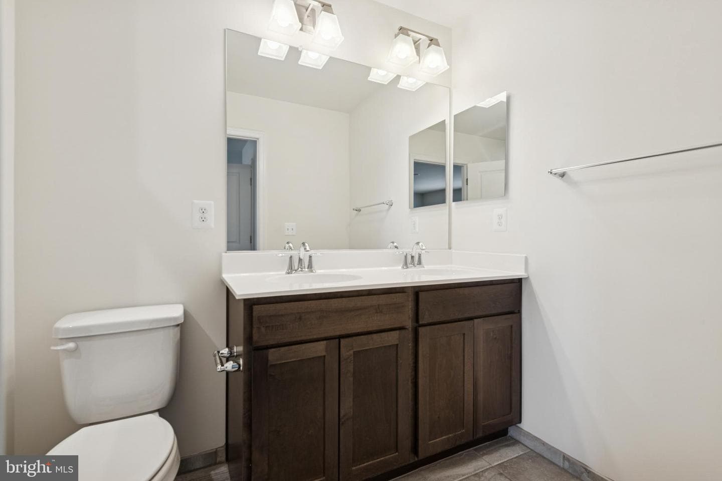 7825 Wolf Run Lane photo 17