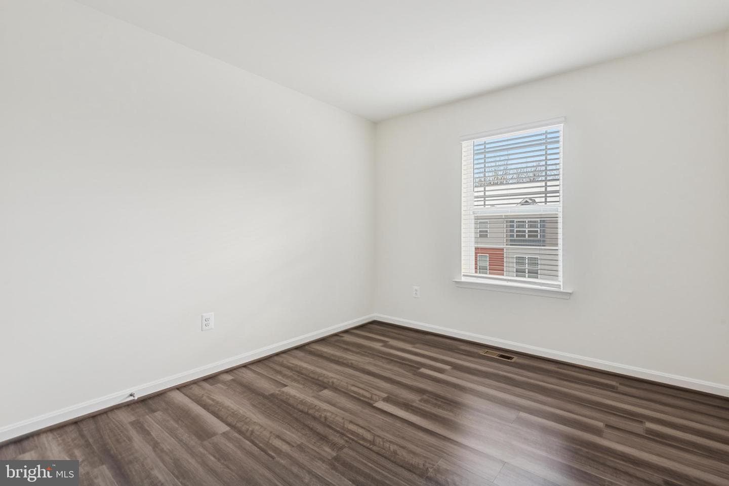 7825 Wolf Run Lane photo 24