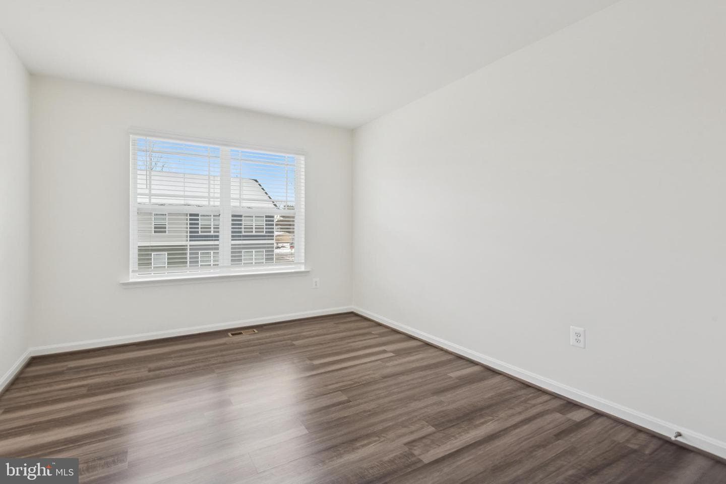 7825 Wolf Run Lane photo 26