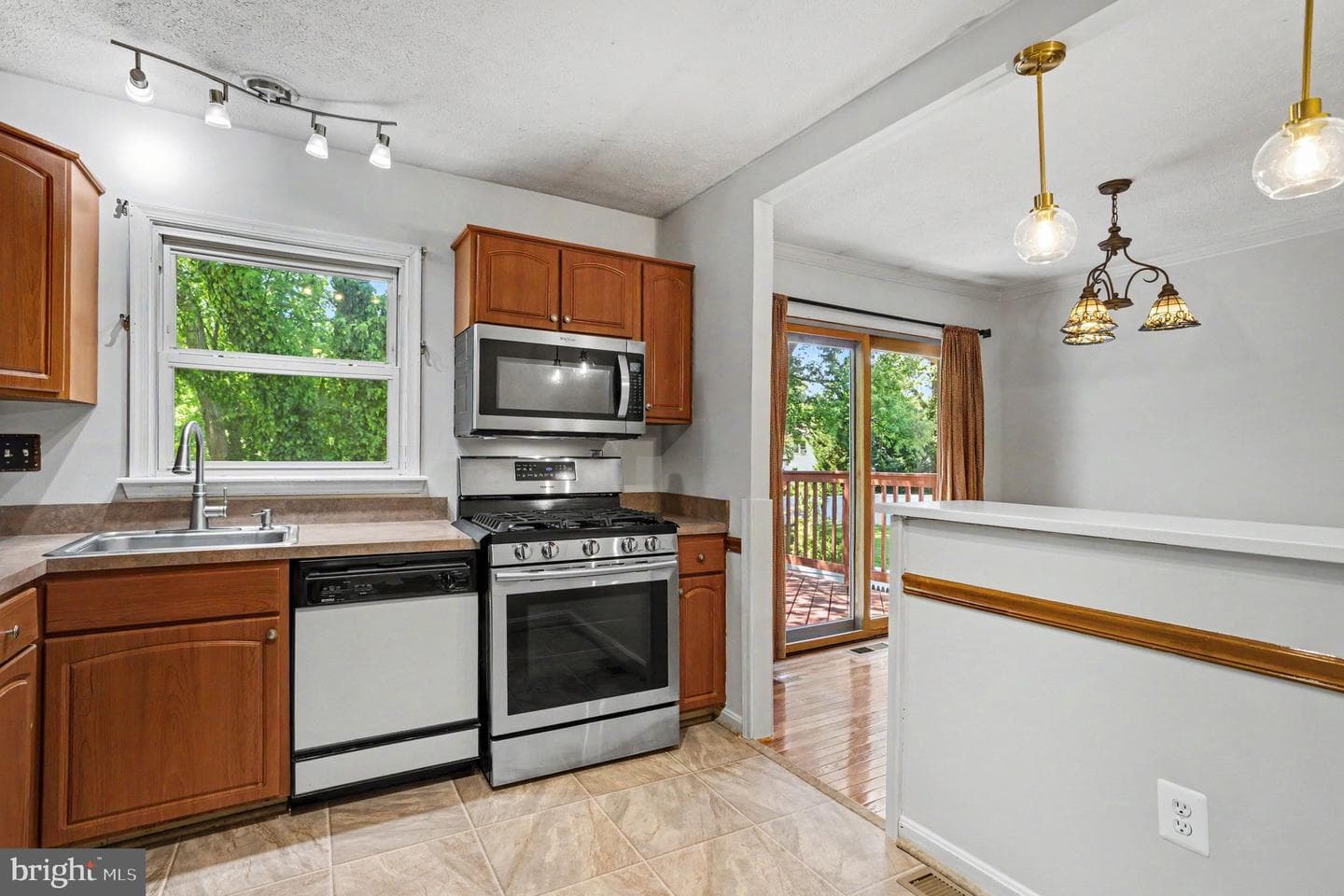 987 Summer Hill Dr photo 8