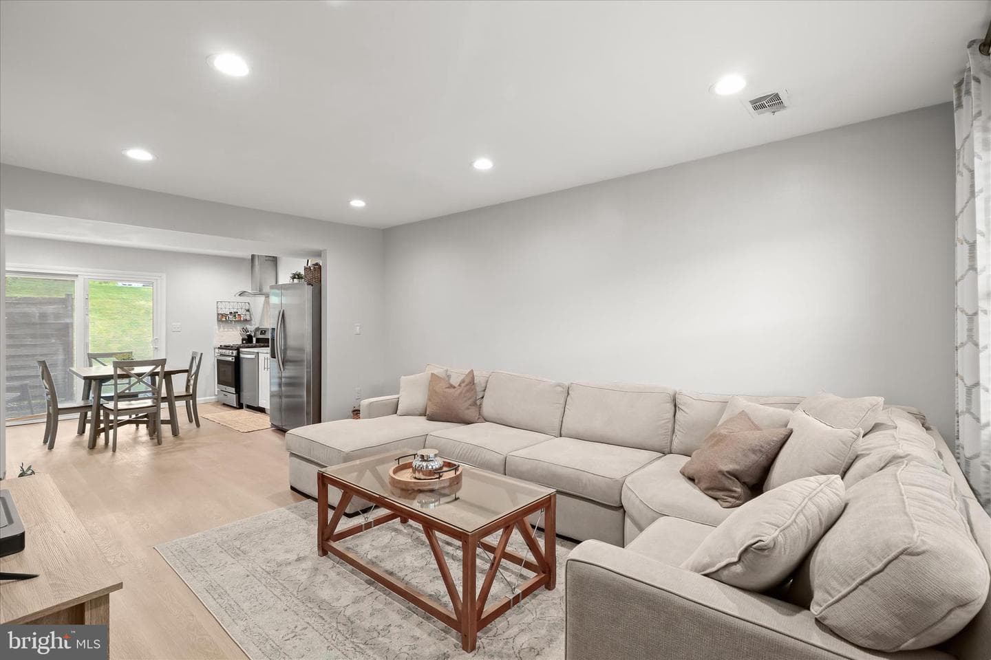 563 Belmawr Place photo 3