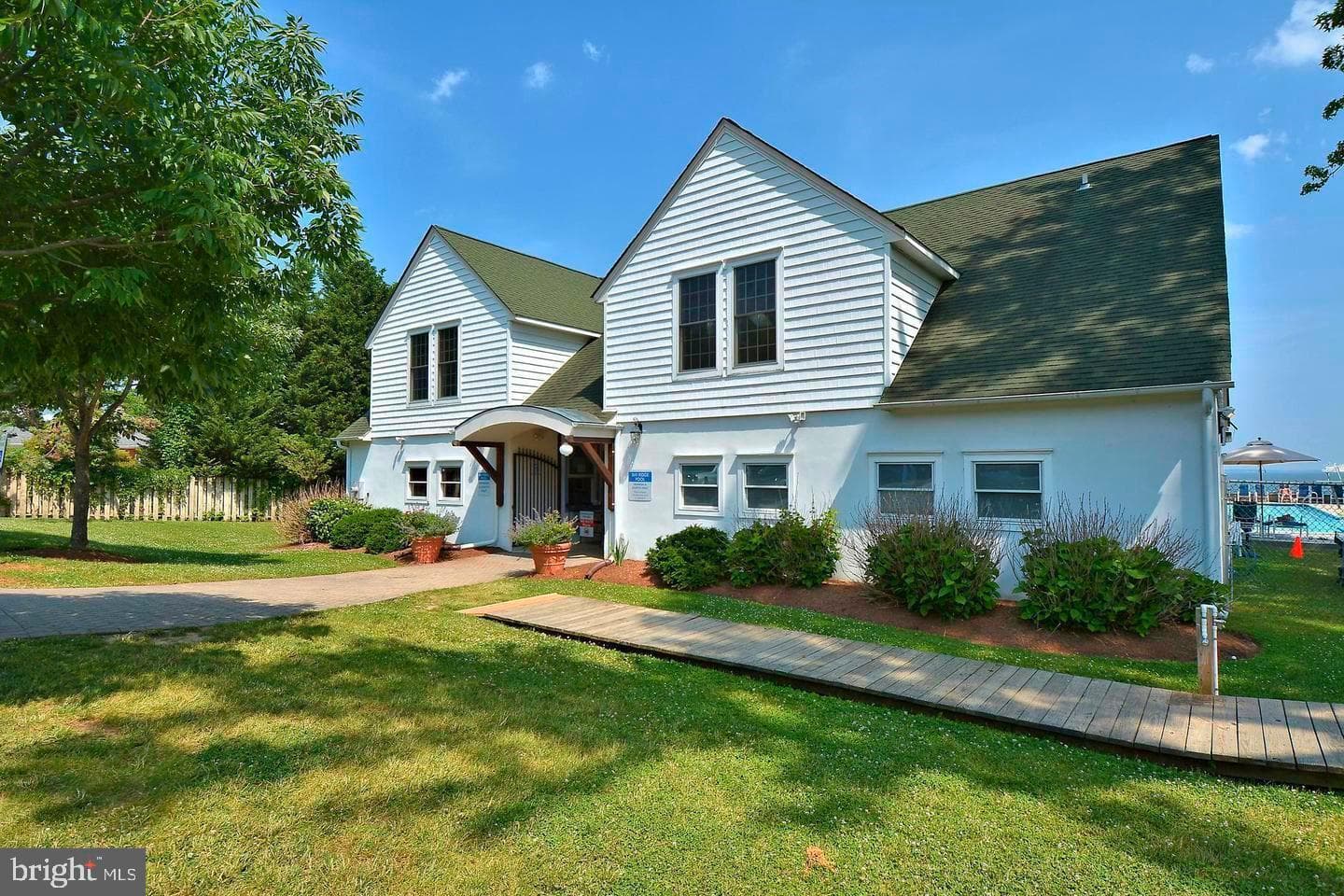 54 Decatur Avenue photo 28