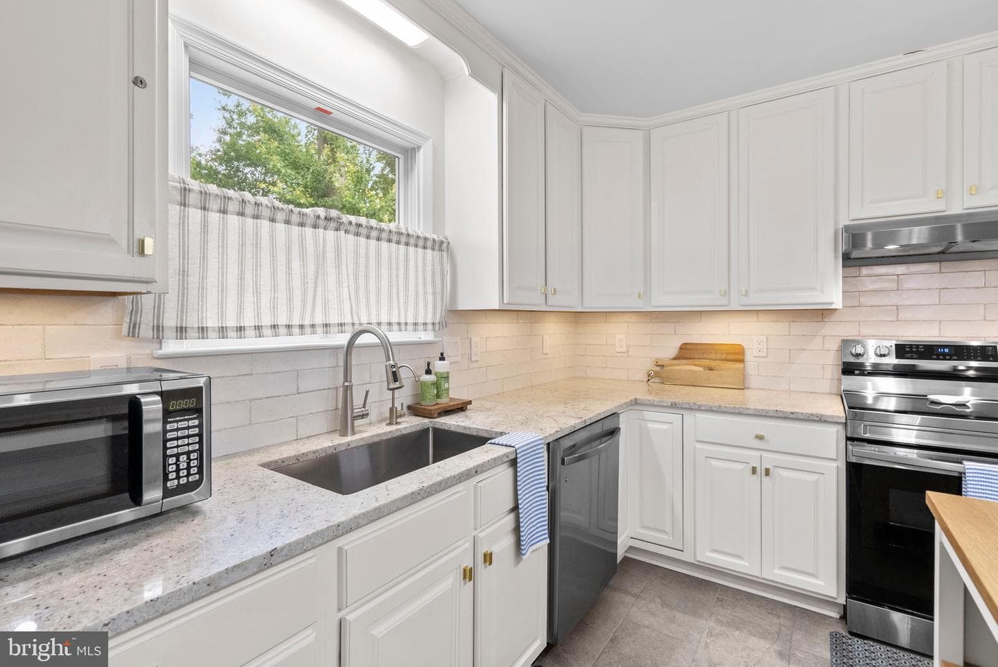 5630 Dartmouth Street photo 23