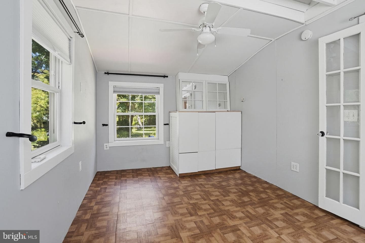 526 James Avenue photo 16