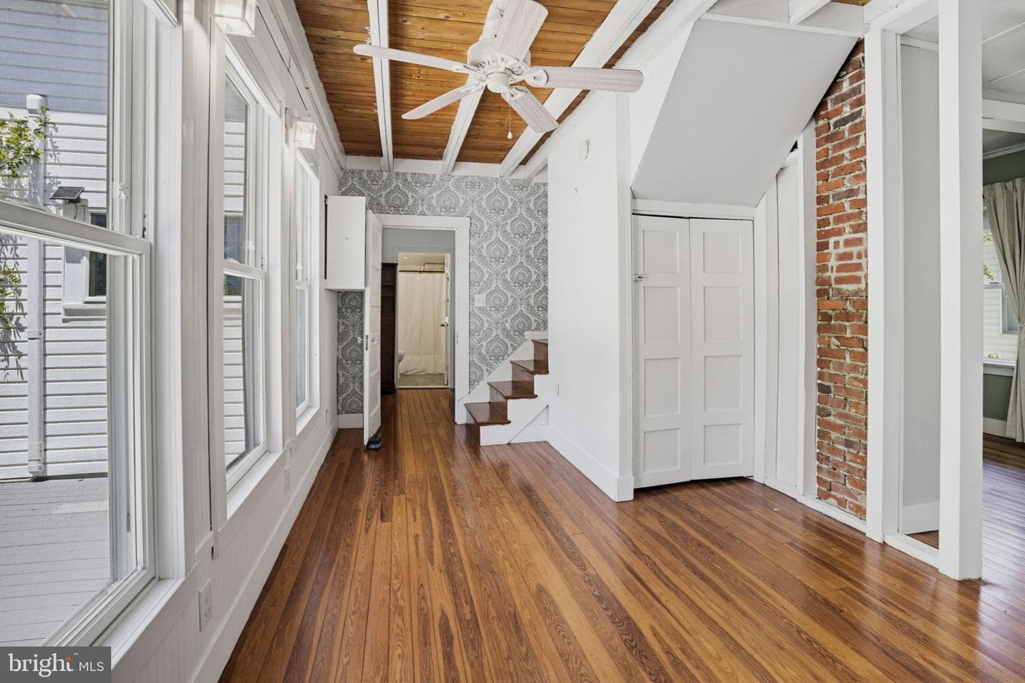 526 James Avenue photo 7