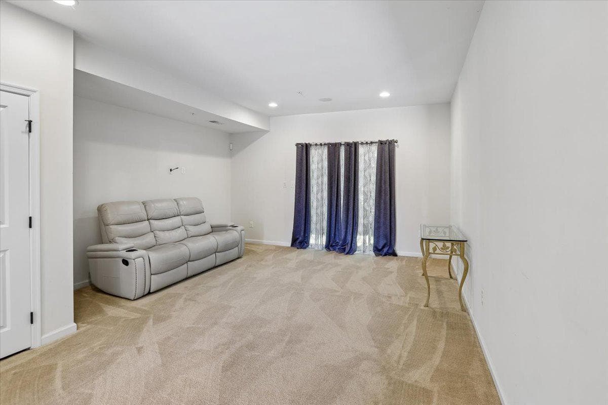 404 Willow Bend Drive photo 4