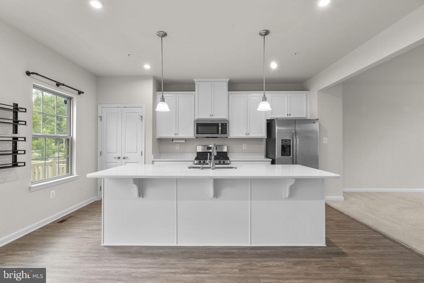 7911 N Gladden Farm Way photo 3