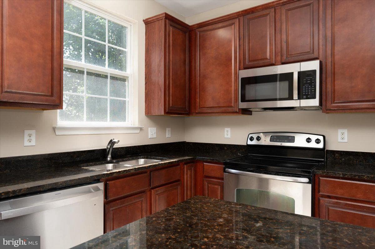 7307 Gardenia Lane photo 9