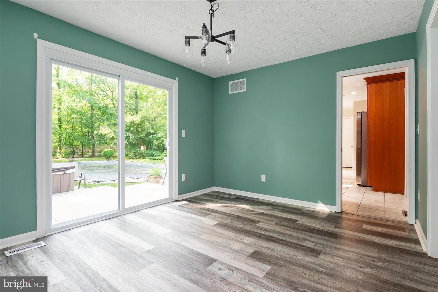 1647 Homewood Road photo 9