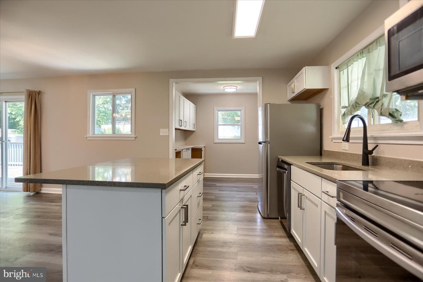 573 Rita Dr photo 10